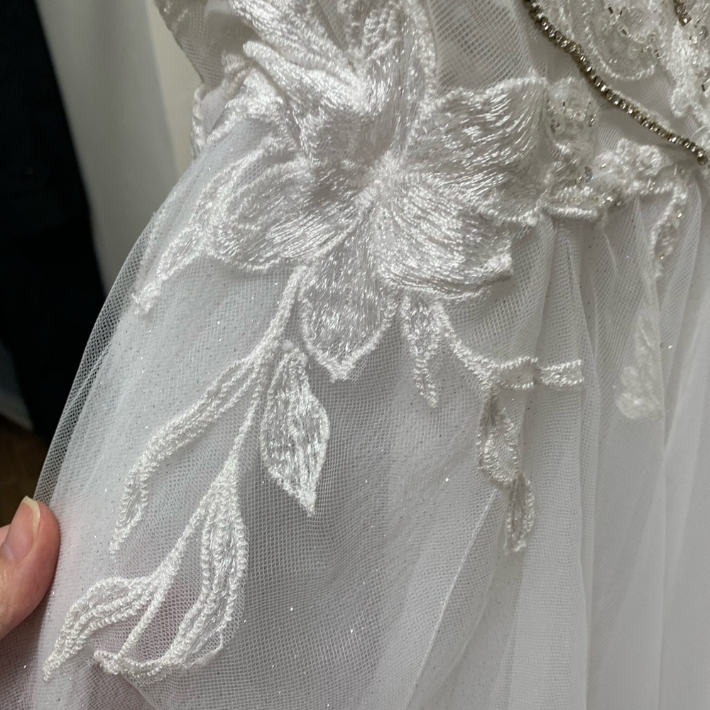 Galina Signature White Wedding Dress - Picture 9 of 10